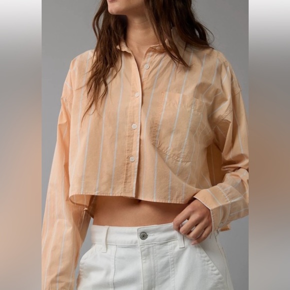 American Eagle - Cropped Perfect Button-Up Shirt - Picture 4 of 5